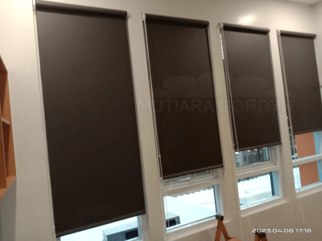 tirai gulung mewah roller blind karawaci