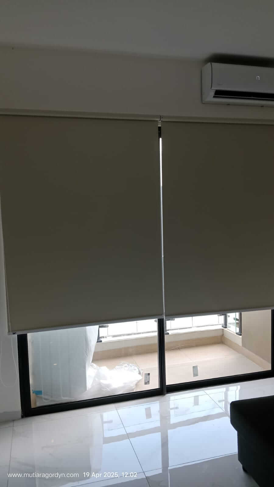 Roller Blind blackout Di Ciputat