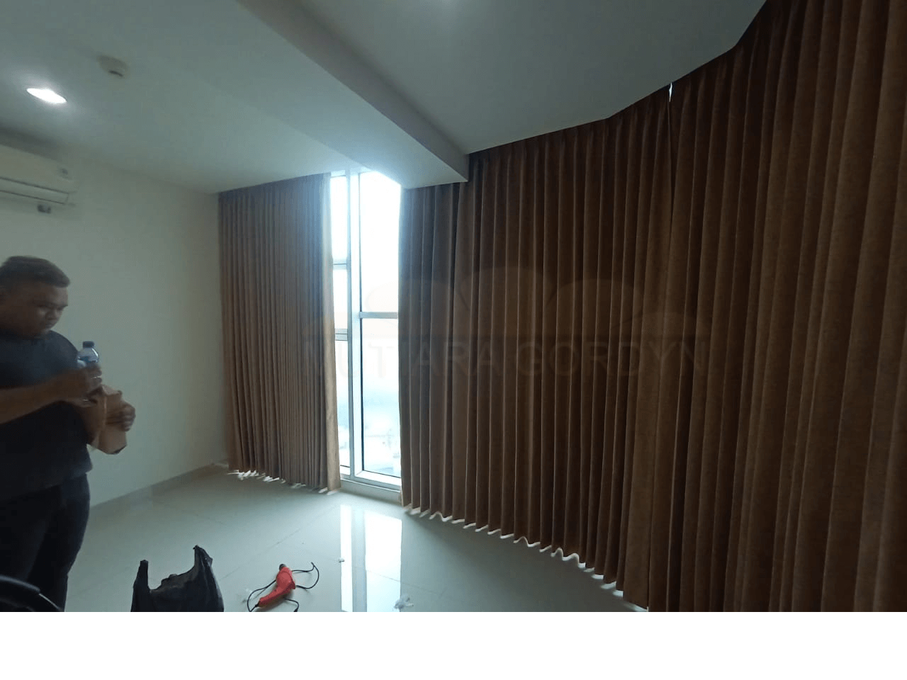 GORDEN BLACKOUT.(ANTI SILAU MATAHARI)PASAR KEMIS,KUTABUMI