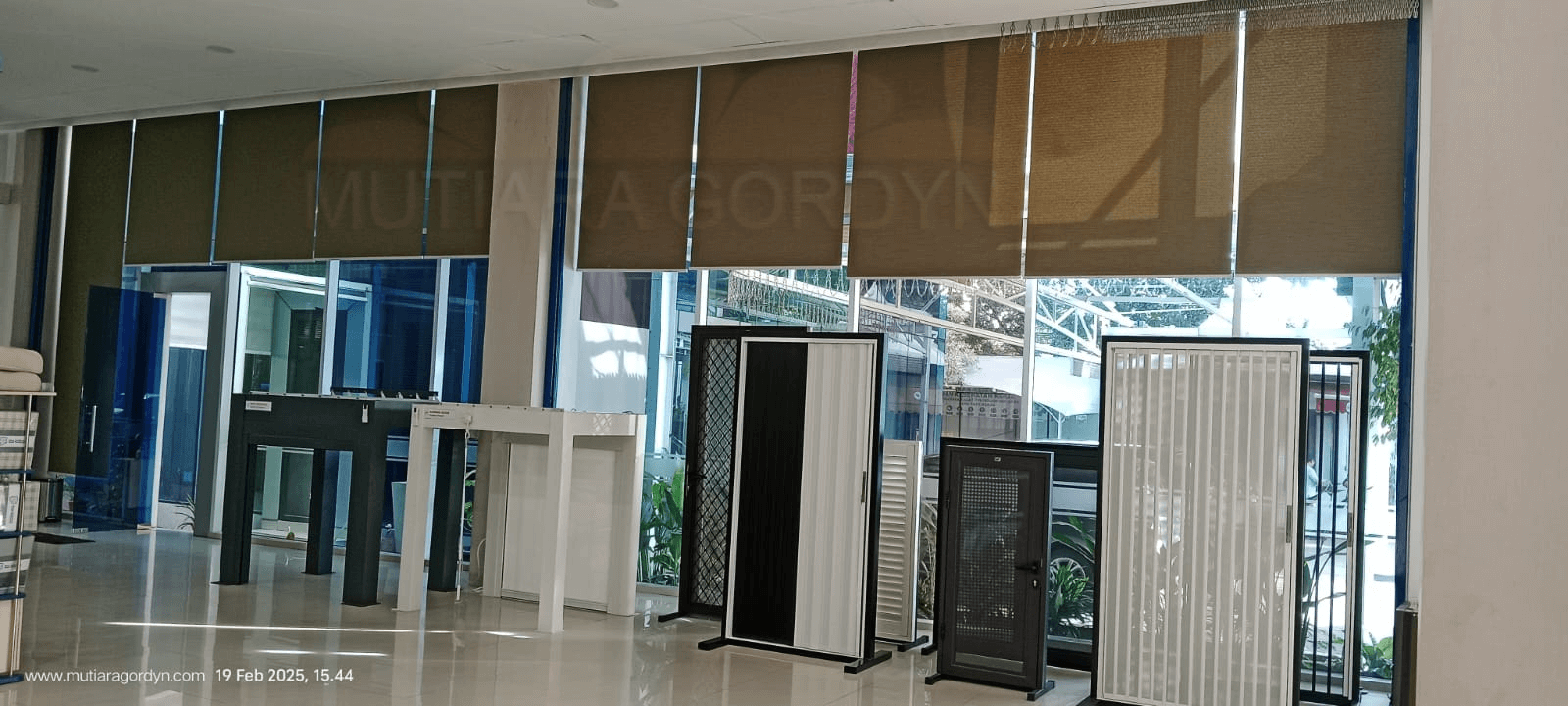 Jual Roller Blind Outdoor Pasar Kemis Kutabumi