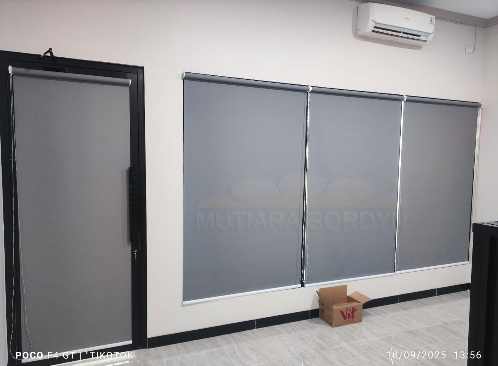 Project Pemasangan Roller Blind Blackout di Gang Haji Pendek Dekat Grand Village