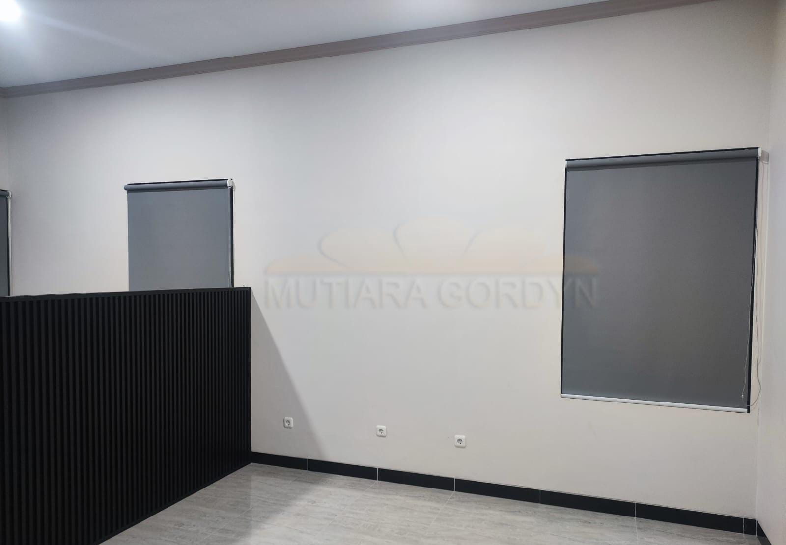 Project Pemasangan Roller Blind Blackout di Gang Haji Pendek Dekat Grand Village