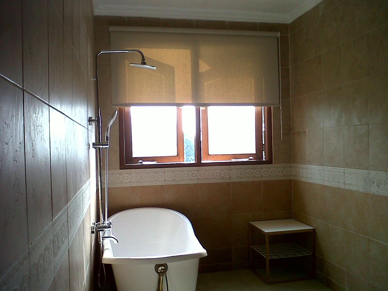 Model Roller Blinds Custom, Tren Warna, dan Kesesuaian Jendela