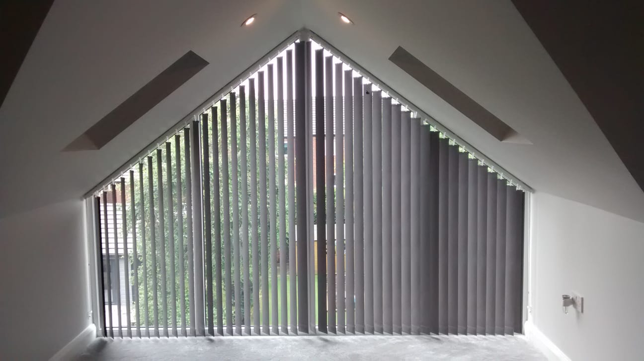 VERTICAL BLIND DAPAT DI PASANG DIBIDANG MIRING.Banjar Wijaya,Kunciran,Pinang,Nerogtog/Neroktok,Buana Gardenia,Pasar Bengkok.