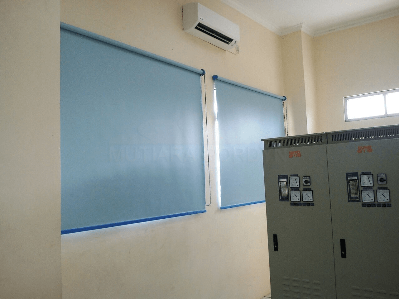 ROLLER BLIND DIMOUT ( BAHAN STANDART )GRAHA RAYA