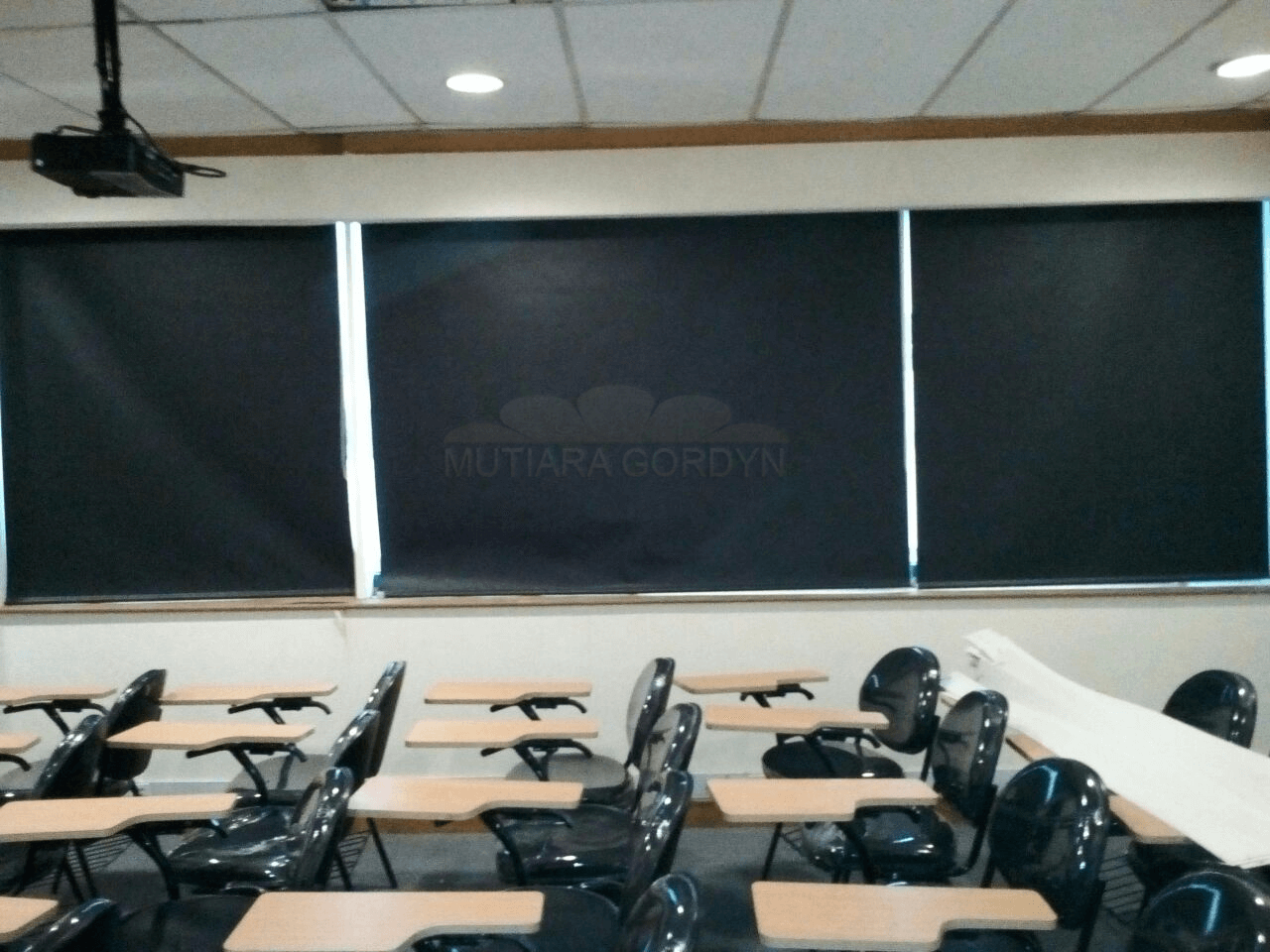 ROLLER BLIND BLACKOUT ANTI SILAU MATAHARI.PETAMBURAN GROGOL