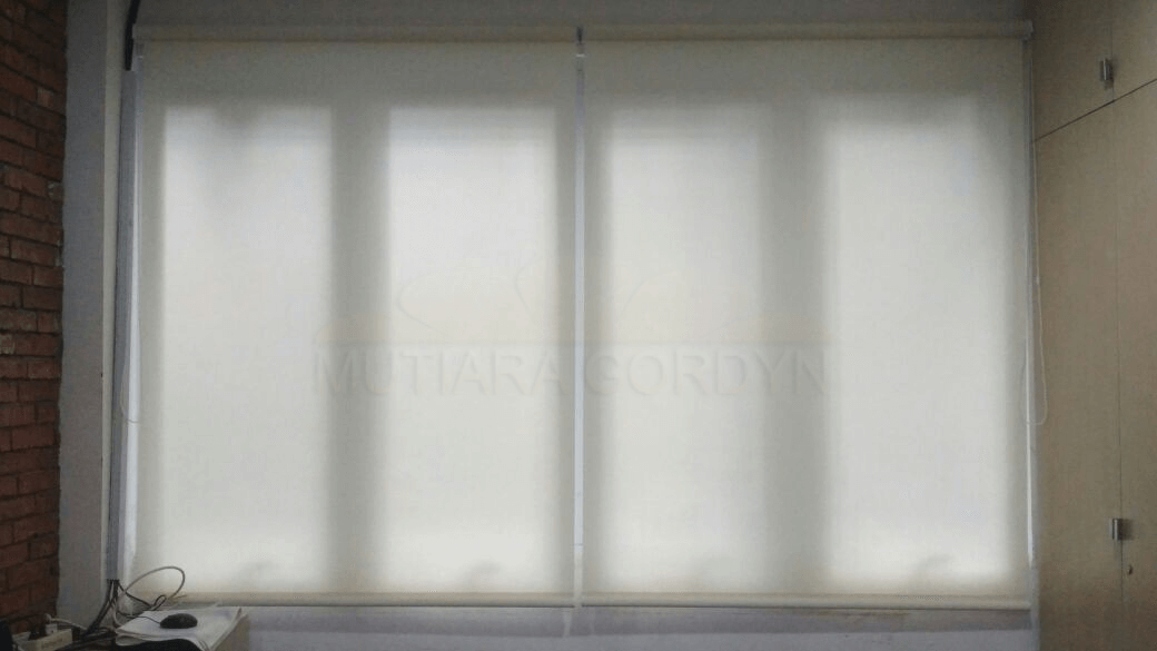 ROLLER BLIND DIMOUT ( BAHAN STANDART )TAMAN ROYAL MODERNLAND
