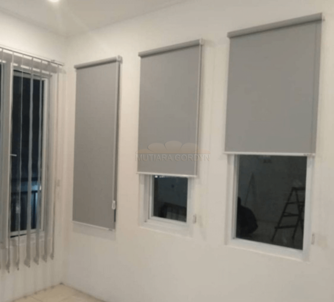 ROLLER BLIND BLACKOUT ANTI SILAU MATAHARI.CENGKARENG,KOSAMBI
