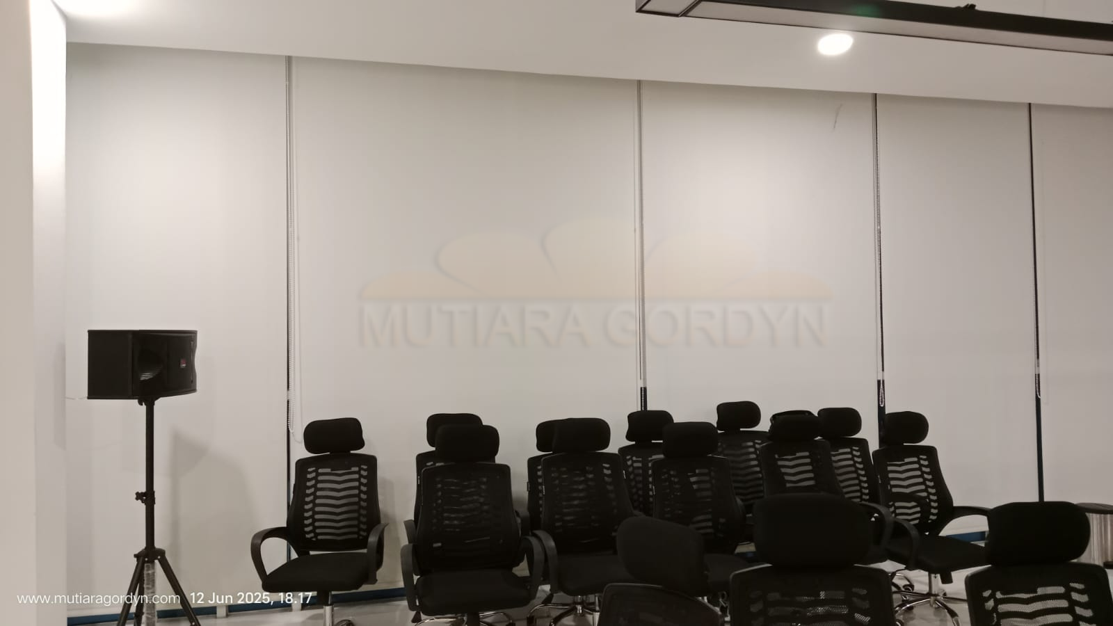 Jual Roller Blind Blackout di Kembangan Srengseng Meruya