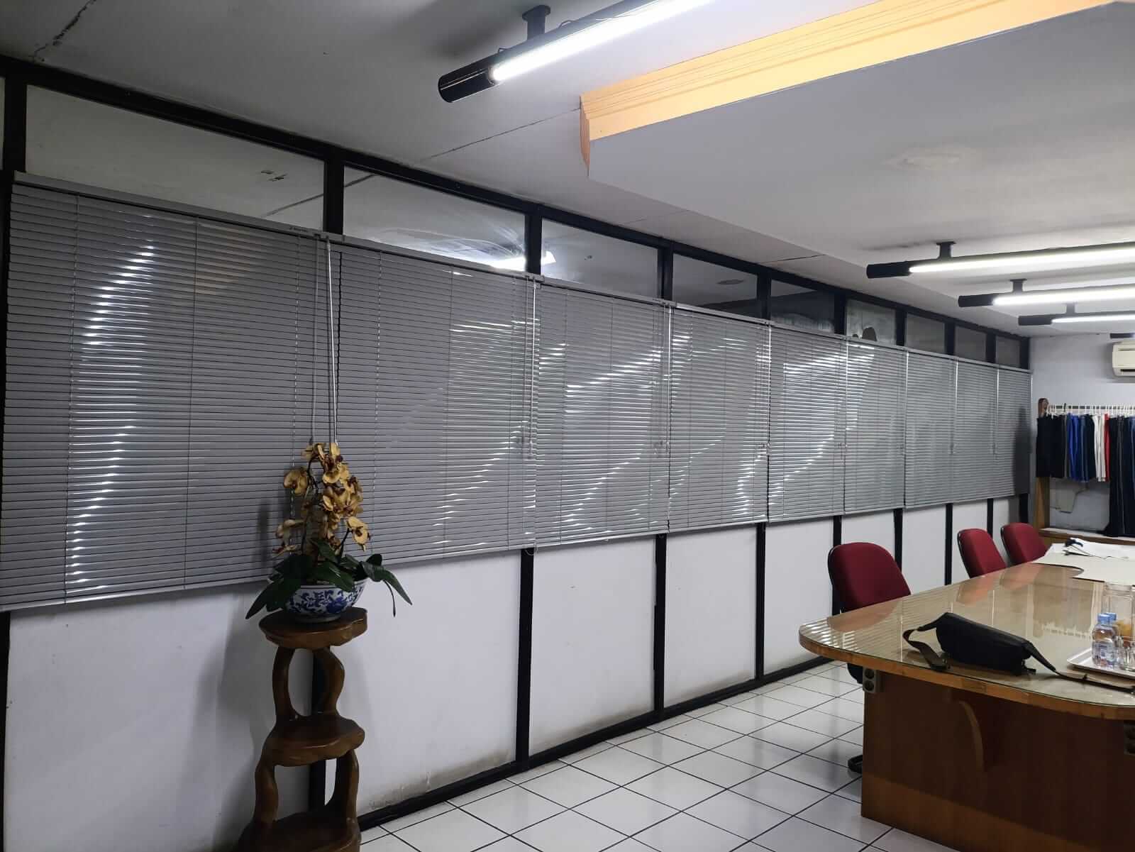 Horizontal Blind: Desain Minimalis yang Rapi dan Fungsional ulujami, pesanggrahan petukangan