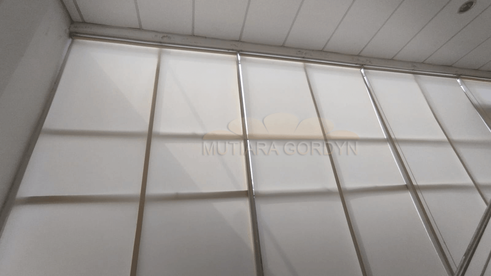 Jual Roller Blind Dimout Tambora & Pekojan Terbaik | Manual & Otomatis