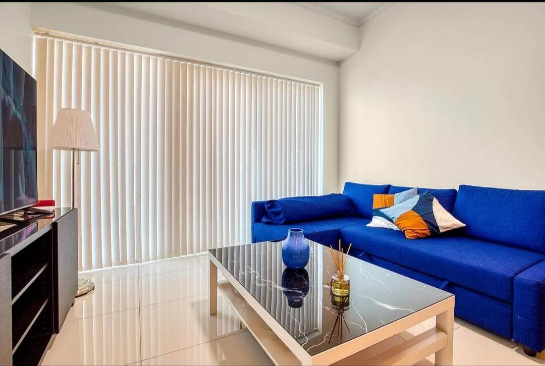 Vertical Blind: Solusi Efektif untuk Kaca Lebar dan Ruang Kerja