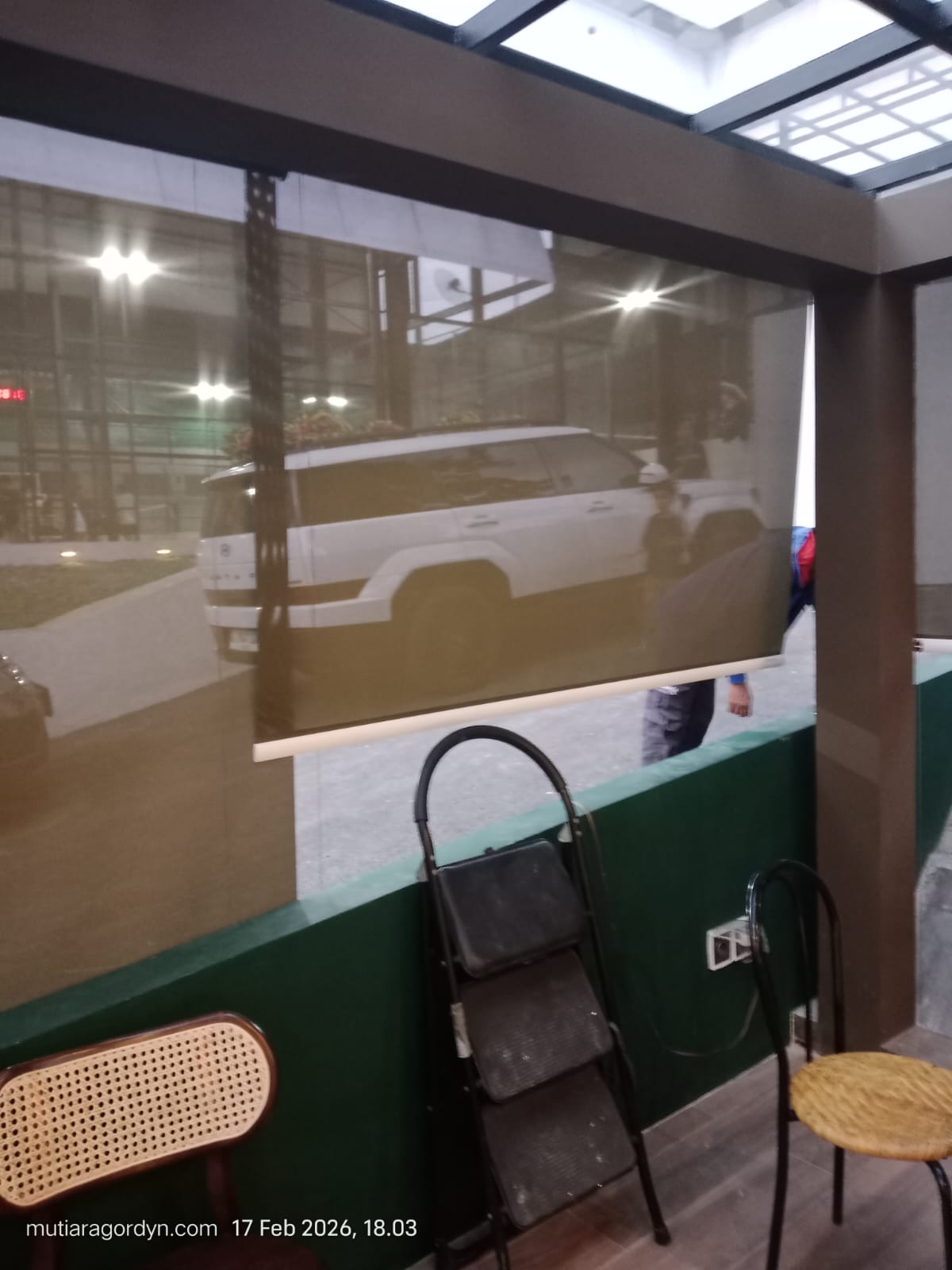 tirai gulung outdoor kuningan mampang