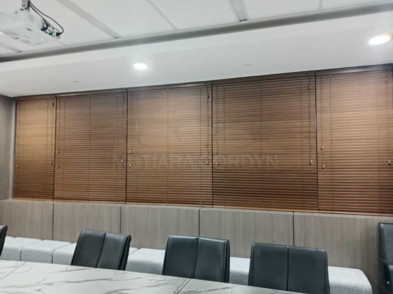 4. Wooden Blinds (Tirai Kayu)