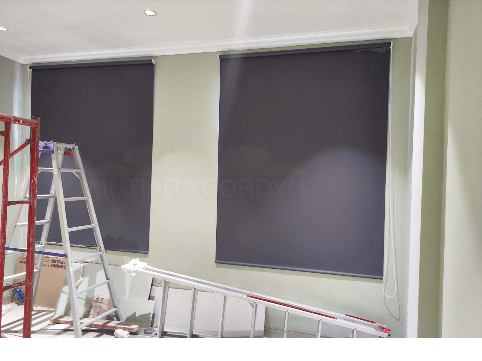 Jual Roller Blind Bekasi Terbaik: Pilihan Model Blackout, Outdoor Anti Angin, & Custom Printing