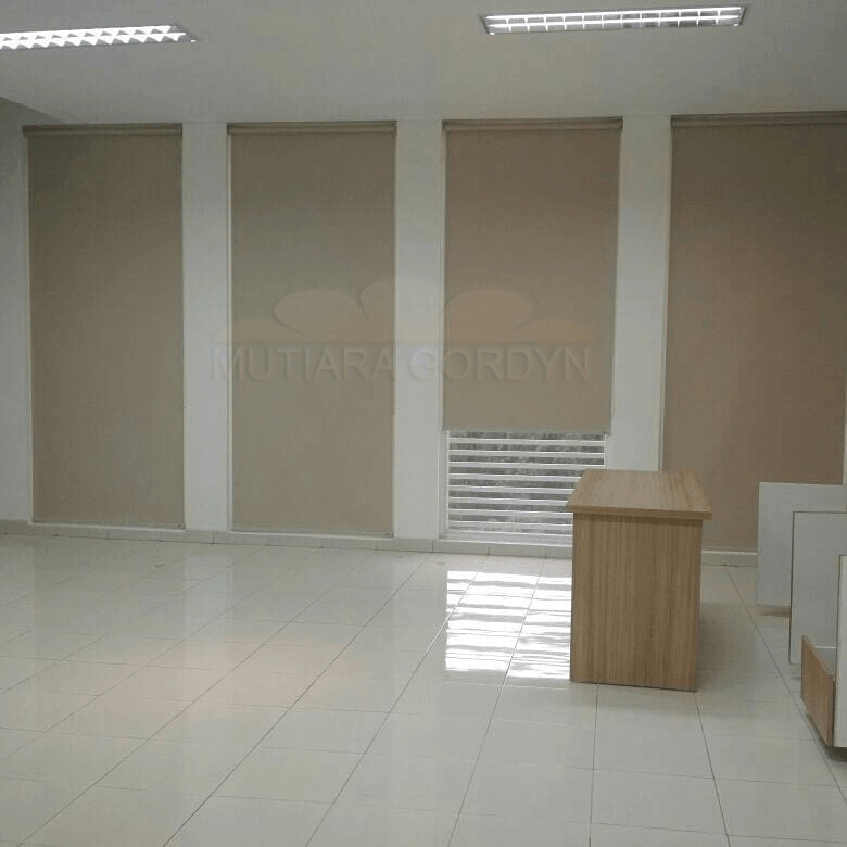 Pemasangan Roller Blind Blackout di Modernland