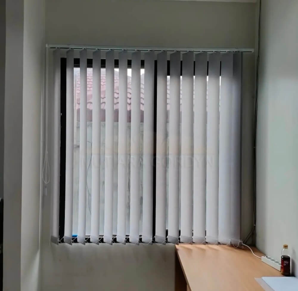 Pemasangan Vertical Blind Dimout Kantor di Cilandak, Jakarta Selatan
